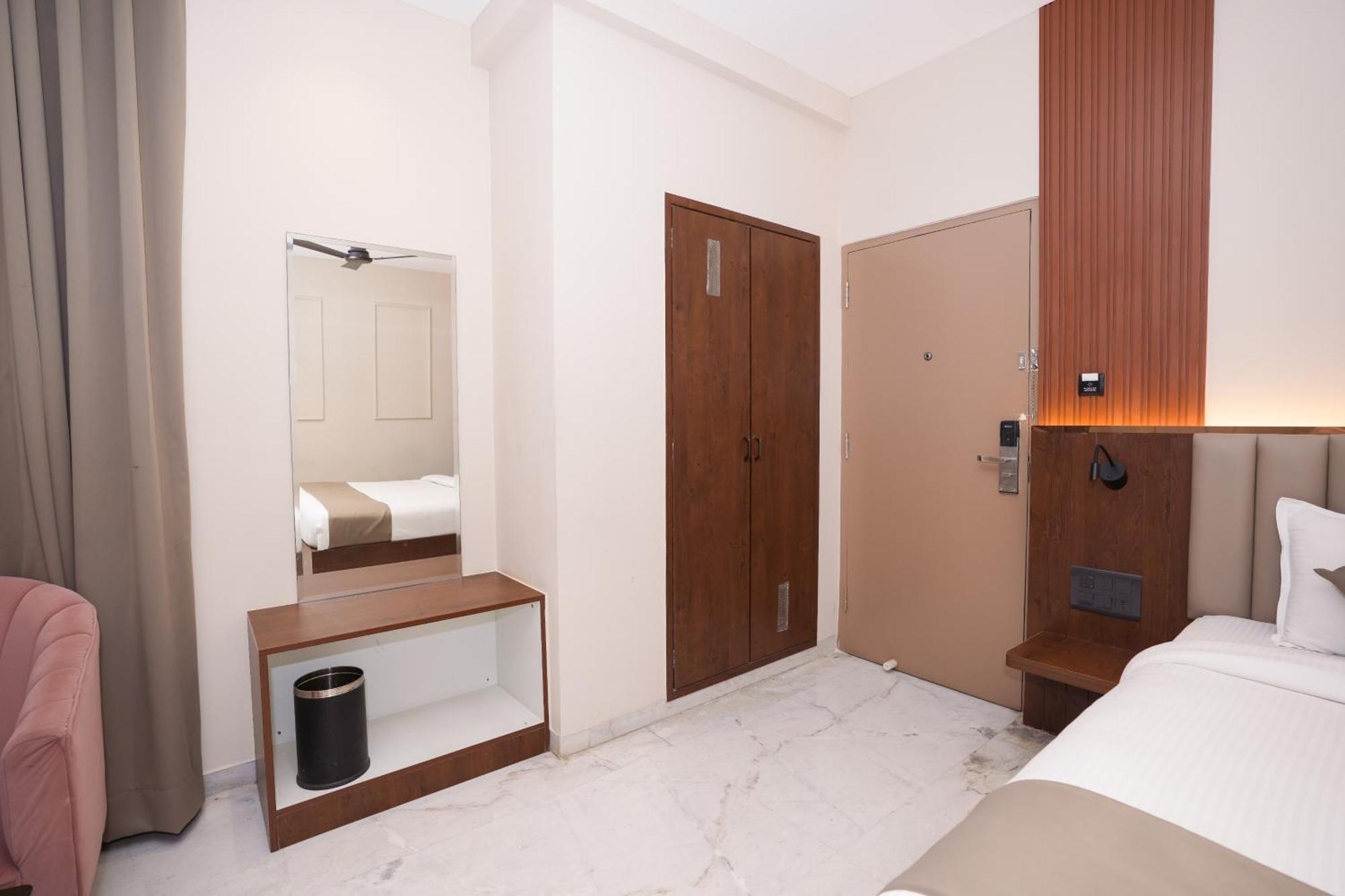 Vaishnavi Residency Hotel Bangalore Exterior photo